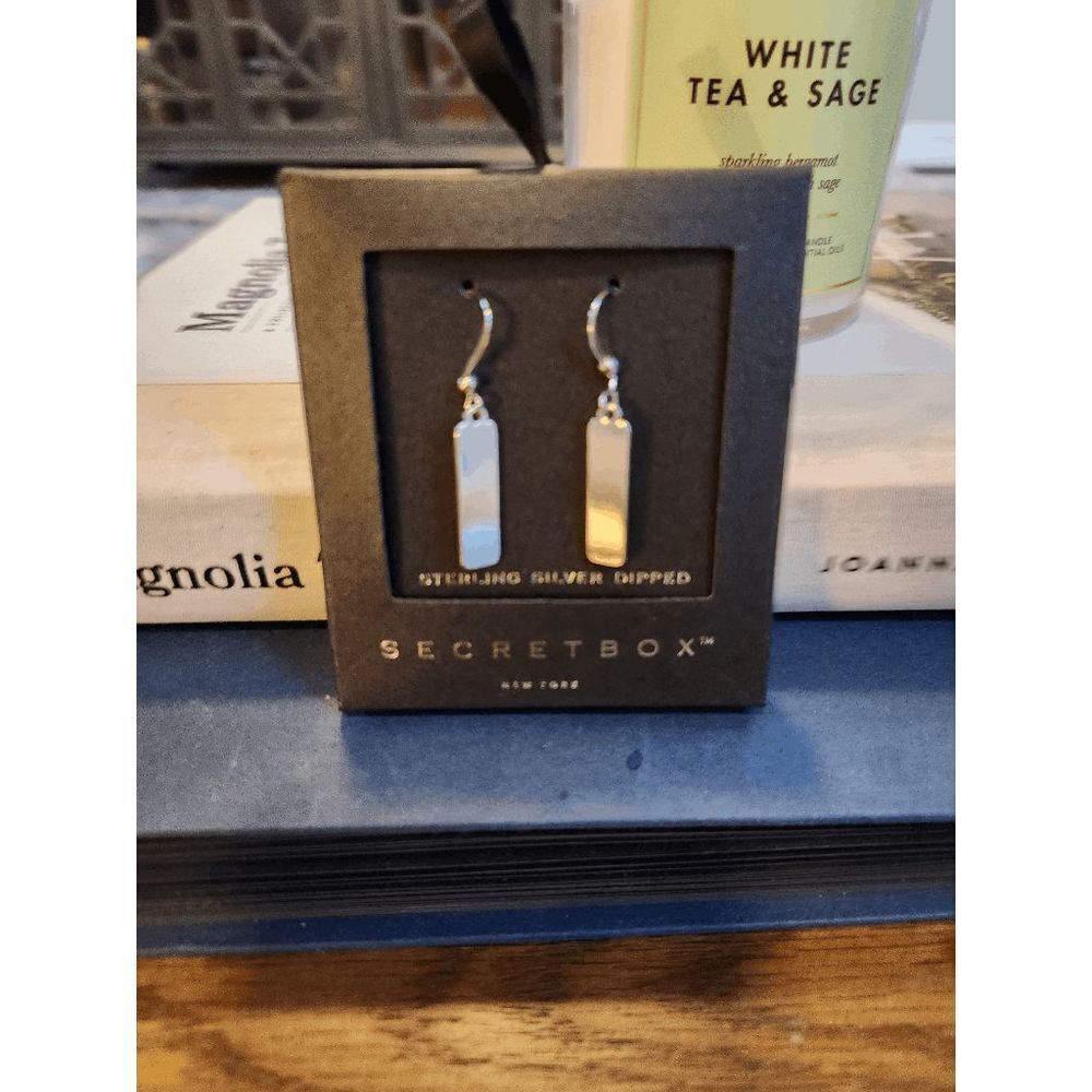 SecretBox New York Silver Dangle Earrings